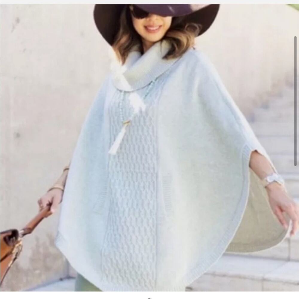 Cabi Glacier light gray cowl neck cable knit poncho cape sweater size Small 3003